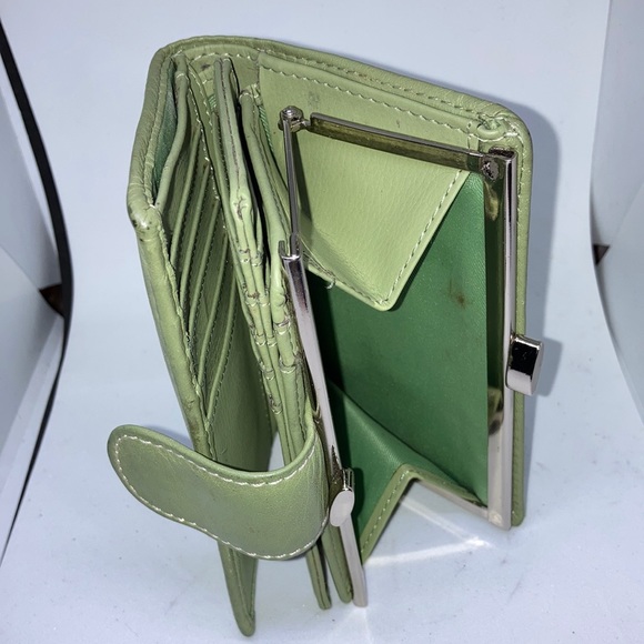 Green genuine leather wallet Attached clasp coin pouch - Picture 6 of 8